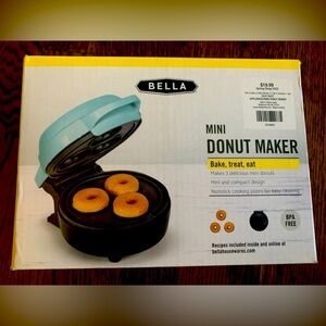 Bella Mini Donut Maker, NWT, Makes 4 Doughnuts